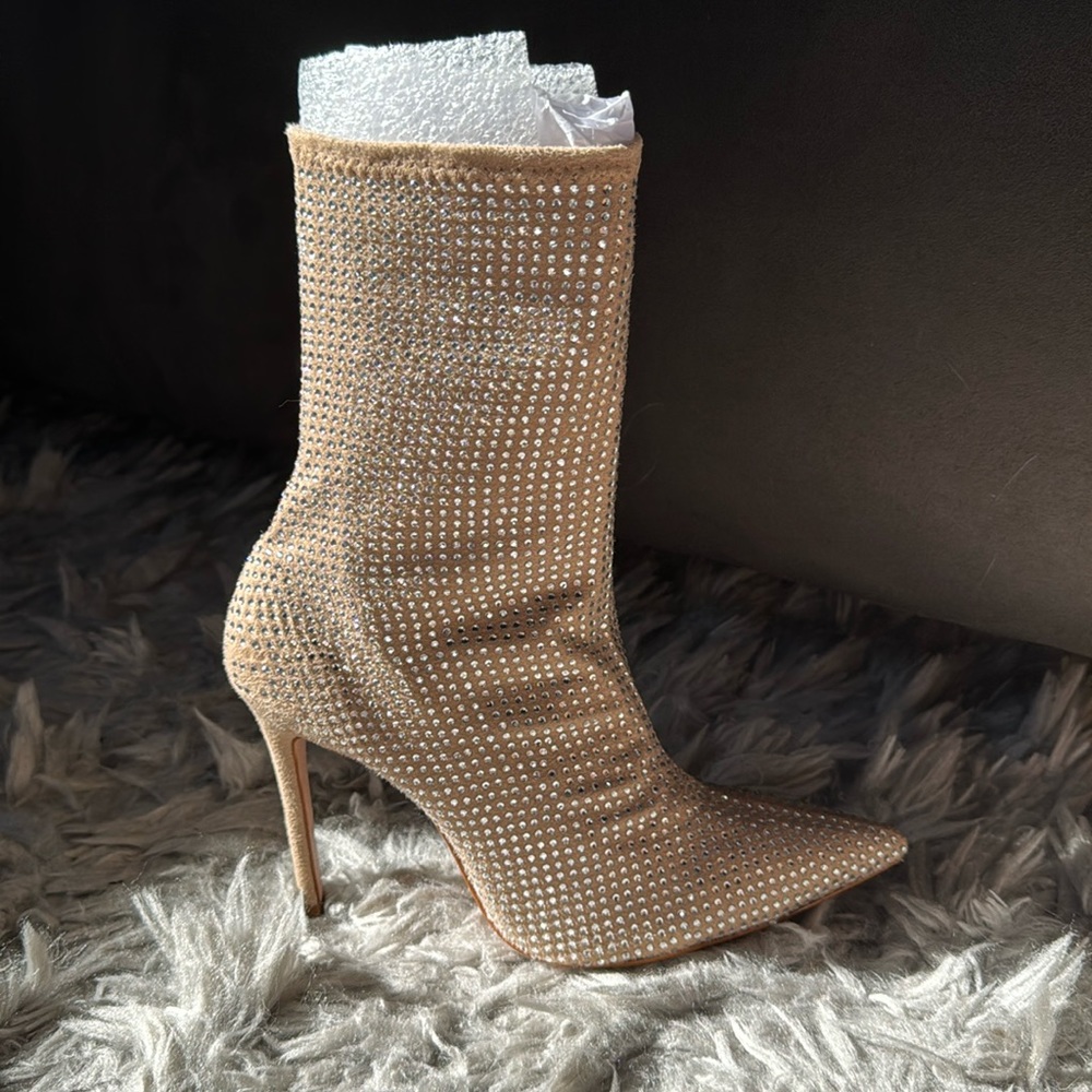 NEW Schutz Sybil Rhinestone Heeled Pointy Toe Bootie Size 7B with Dust bag
